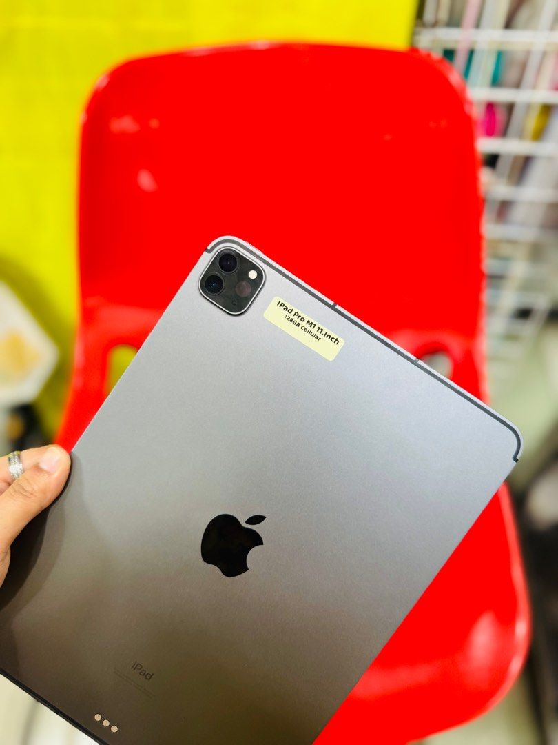 Ipad Pro 128GB M1 with sim celullar no issues 11' inch Openline (Category: iPad) located in San Juan City. Submitted by najihahtelecomshop2018 (Listing ID 1386273909, Image 1). Description: Legit Store | Original unit FOR SALE | TRADE / SWAP ▫️INSTALLMENT thru: 🔸Credit Card (straight / installment) 🔸Ggives / Gcredit + 6% interest 🔸Spay Later + 6% interest (RFS: Buy and Sell any kinds of Gadgets) Description: Ipad Pro 11' 128GB With sim slot ce