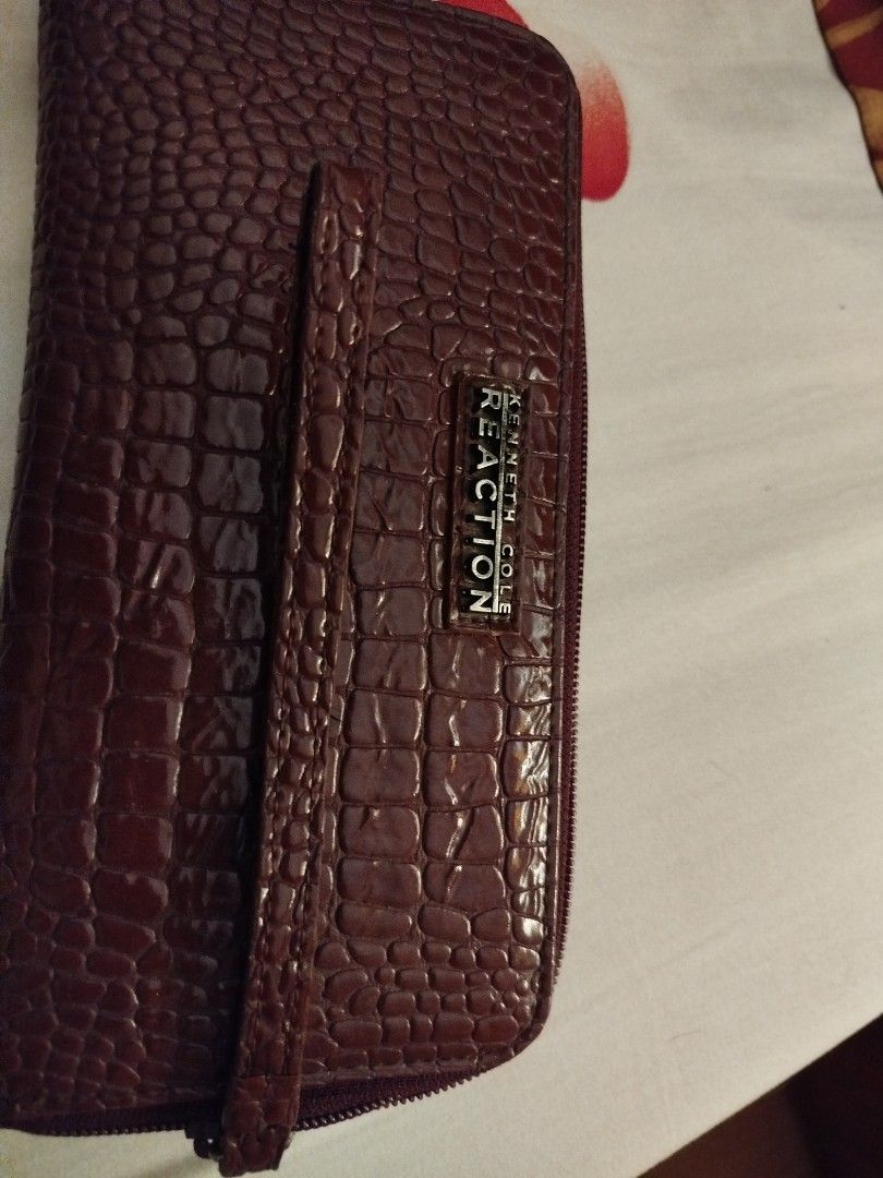 Kenneth Cole wristlet (Category: Wallets & Card holders) located in Manila. Submitted by mallows__ (Listing ID 1386231268, Image 1). Description: .