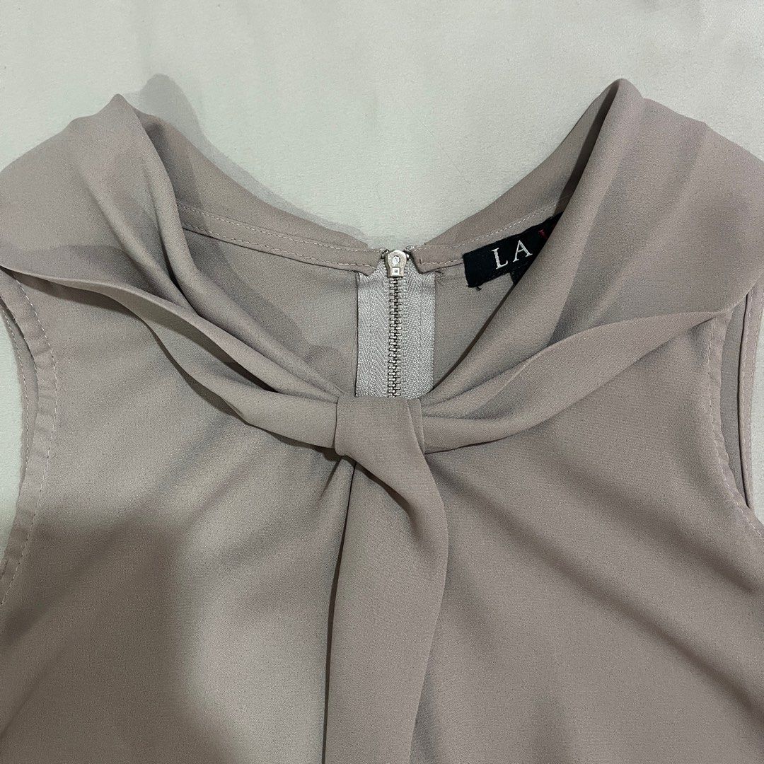 [LA VIE] Tan Sleeveless blouse top (Category: Sleeveless) located in Manila. Submitted by redregistry (Listing ID 1386223553, Image 3). Description: .