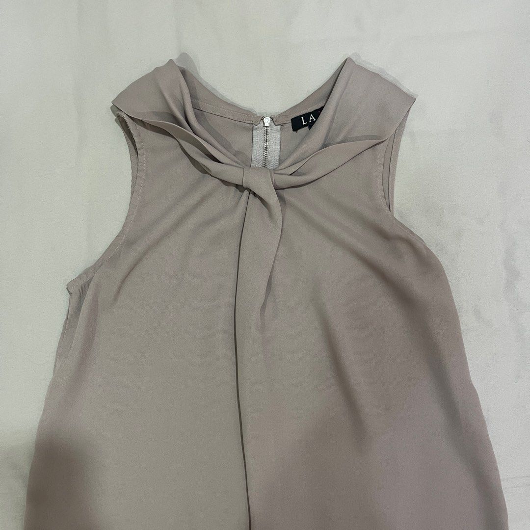 [LA VIE] Tan Sleeveless blouse top (Category: Sleeveless) located in Manila. Submitted by redregistry (Listing ID 1386223553, Image 1). Description: .