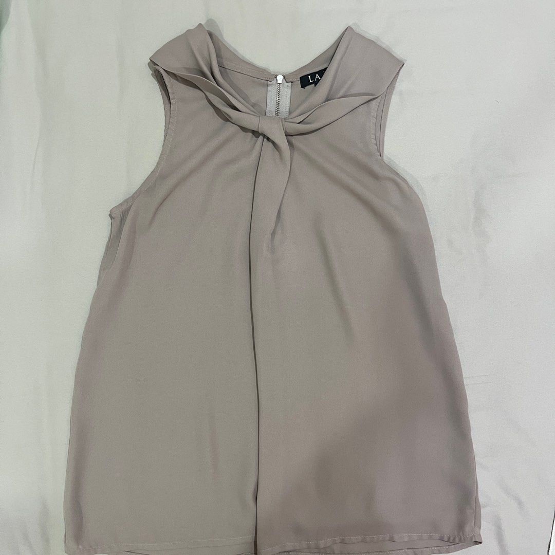 [LA VIE] Tan Sleeveless blouse top (Category: Sleeveless) located in Manila. Submitted by redregistry (Listing ID 1386223553, Image 2). Description: .