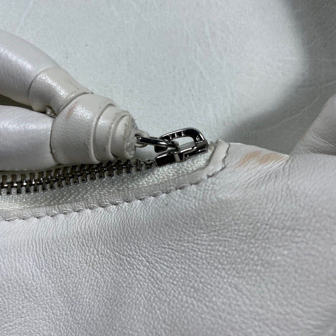 LEMAIRE WHITE CROISSANT BAG (Category: Cross-body Bags) located in Manila. Submitted by revise.ph_ (Listing ID 1386337704, Image 3). Description: LEMAIRE WHITE CROISSANT BAG Made in SPAIN Length/Height:7 Width:15 Side Width: Strap:15 Condition:8.5/10 Issue:Stain Price:8,000 Free Shipping in Jnt.