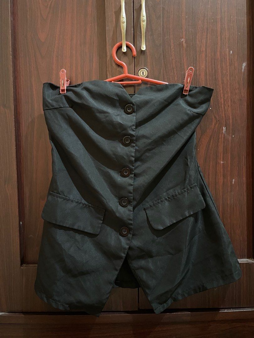 Lovito Black Button Tank Top Tube (Category: Sleeveless) located in Quezon City. Submitted by didcluttered (Listing ID 1386237283, Image 2). Description: 💗 Payment First via Gcash or Bank Transfer. 💗 Shipping thru JNT // SF shouldered by buyer.