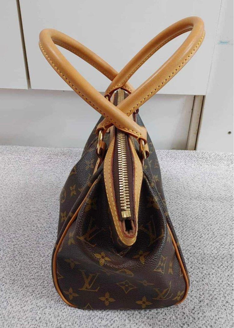 LV Tivoli PM (Category: Luxury Bags & Wallets) located in Pasig City. Submitted by ellainegy (Listing ID 1386308158, Image 3). Description: Authentic LV Tivoli PM Rank A Very cute and spacious bag Ok to use in formal occasions too bec of the size and over all look.