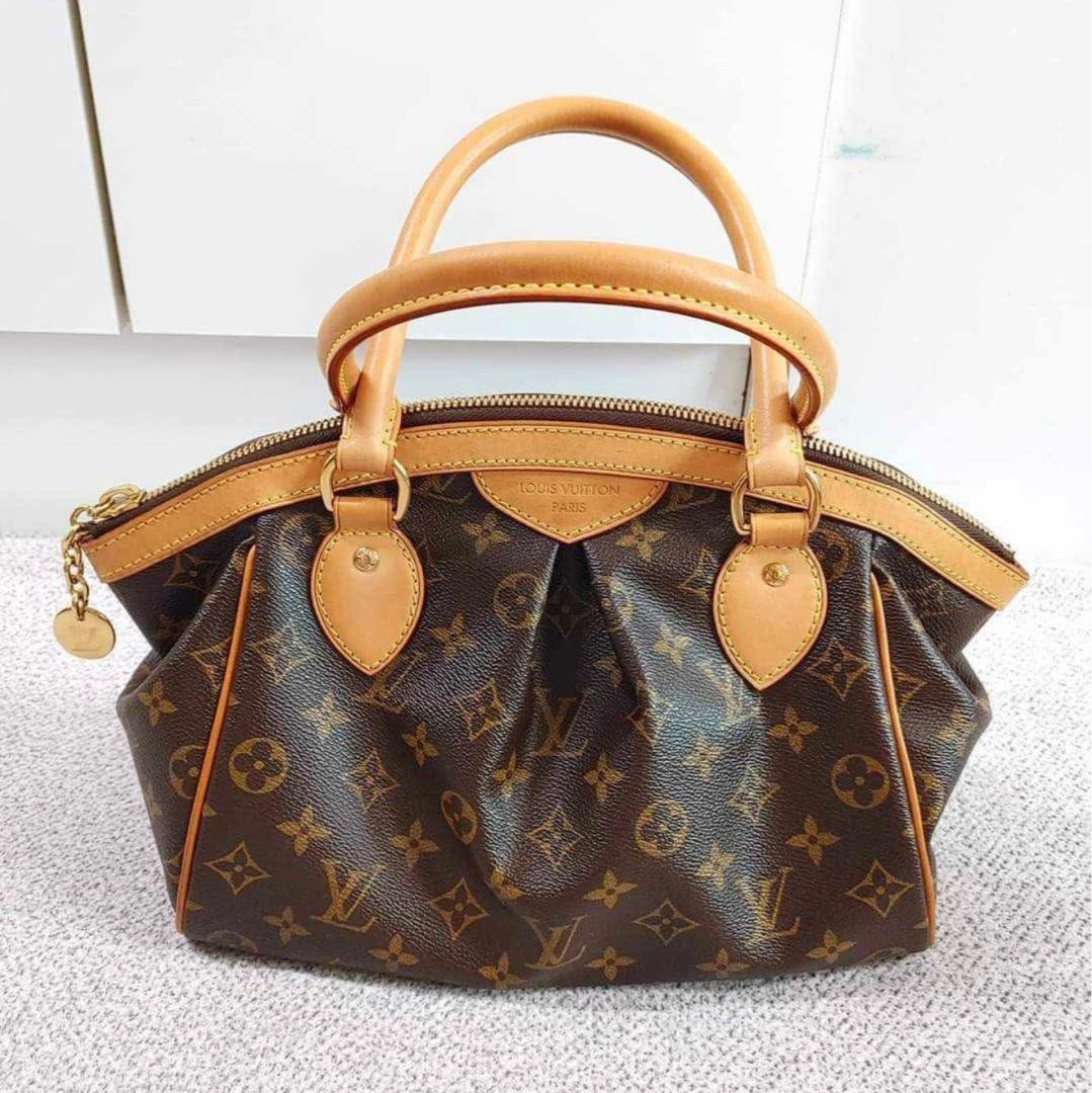 LV Tivoli PM (Category: Luxury Bags & Wallets) located in Pasig City. Submitted by ellainegy (Listing ID 1386308158, Image 2). Description: Authentic LV Tivoli PM Rank A Very cute and spacious bag Ok to use in formal occasions too bec of the size and over all look.