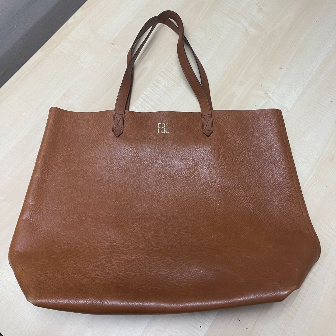 Madewell Brown Leather Tote Bag (Category: Tote Bags) located in Quezon City. Submitted by prelovedbygirliess (Listing ID 1386289005, Image 1). Description: Authentic Lightly used Has scratches but no other flaws 8/10 condition Has ""FBL"" engraving The Transport Tote Height: 13.75" Length: 18" Width: 6.5" Drop: 8.25".