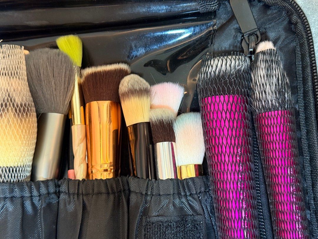 Make up Brushes (TAKE ALL) (Category: Makeup) located in Marikina City. Submitted by declutteringfatty (Listing ID 1386274400, Image 3). Description: 18pcs of RANDOM brushes *Everything was washed and sanitized before shipping *Some were well used, others may pass as brand new .
