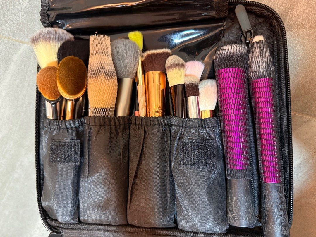 Make up Brushes (TAKE ALL) (Category: Makeup) located in Marikina City. Submitted by declutteringfatty (Listing ID 1386274400, Image 1). Description: 18pcs of RANDOM brushes *Everything was washed and sanitized before shipping *Some were well used, others may pass as brand new .