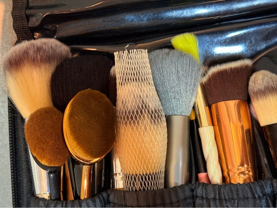 Make up Brushes (TAKE ALL) (Category: Makeup) located in Marikina City. Submitted by declutteringfatty (Listing ID 1386274400, Image 2). Description: 18pcs of RANDOM brushes *Everything was washed and sanitized before shipping *Some were well used, others may pass as brand new .