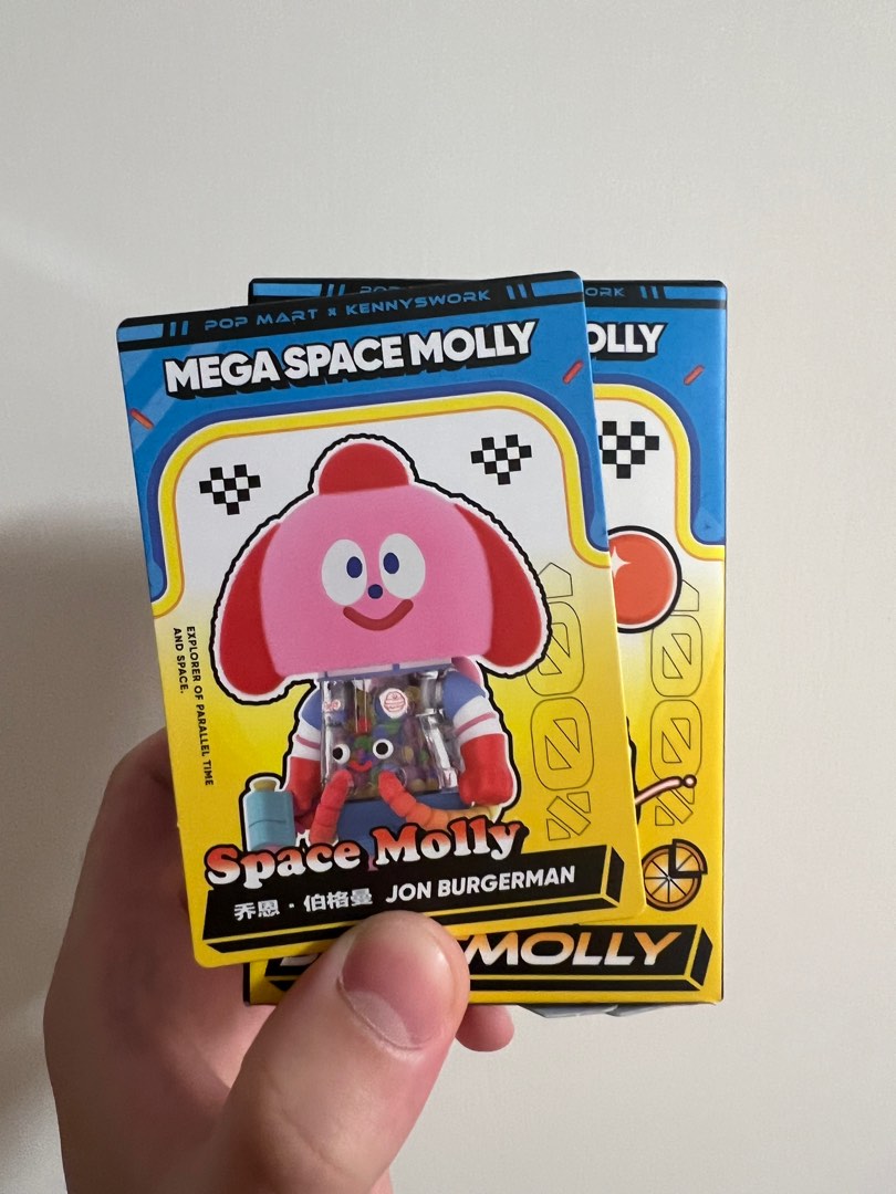 MEGASPACE MOLLY 100% シリーズ4 jon burgerman 即日発送】MEGASPACE MOLLY 100% シリーズ4 - メルカリ