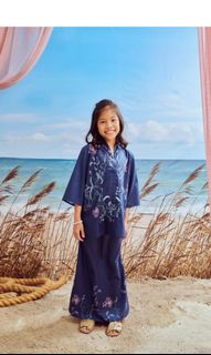 (Category: ) located in . Submitted by shopatcarousel (Listing ID 1386271887, Image 1). Description: .