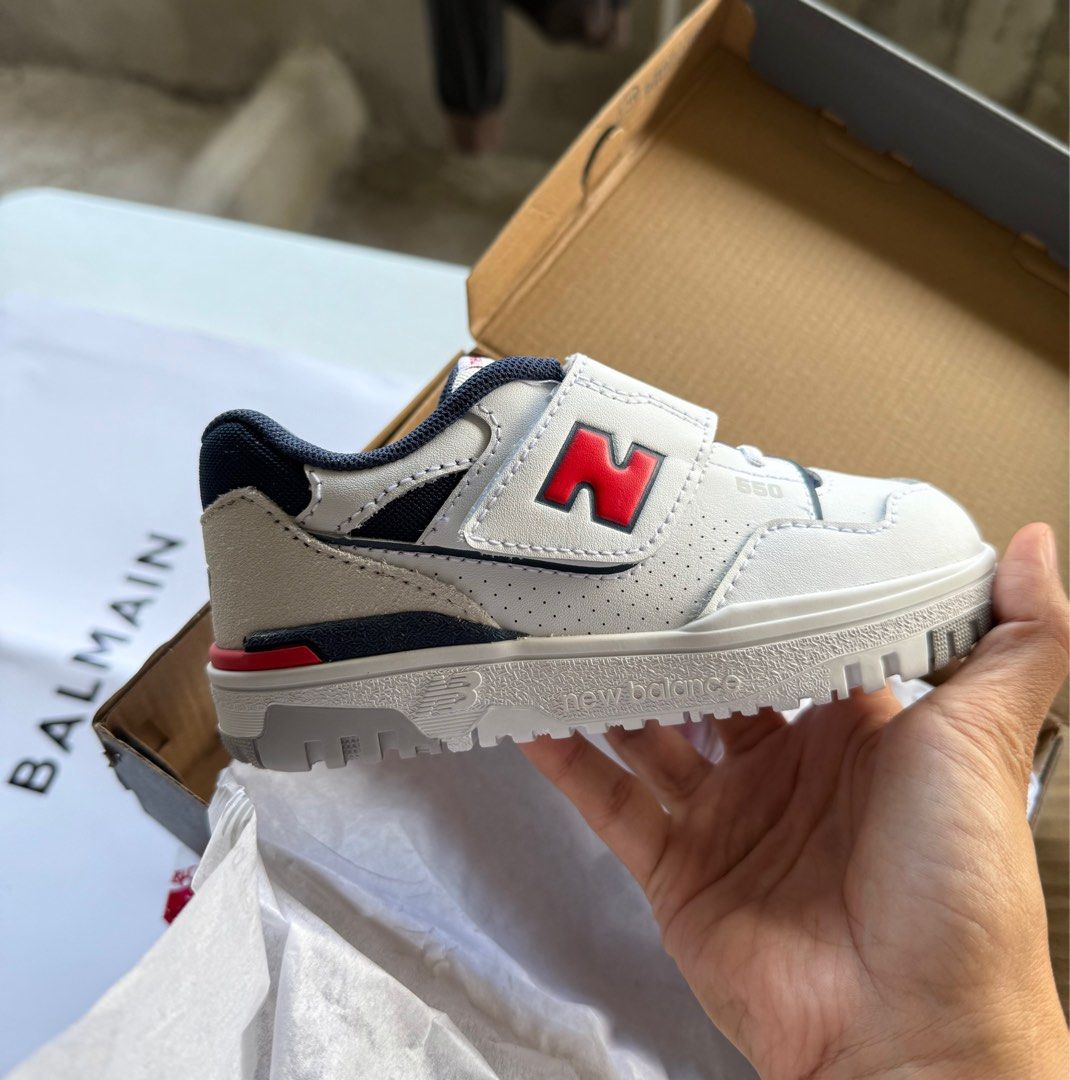 New Balance 550 Kids (Category: Sneakers) located in Baliuag. Submitted by TRDSHOP (Listing ID 1386285951, Image 1). Description: US 10 16cm.