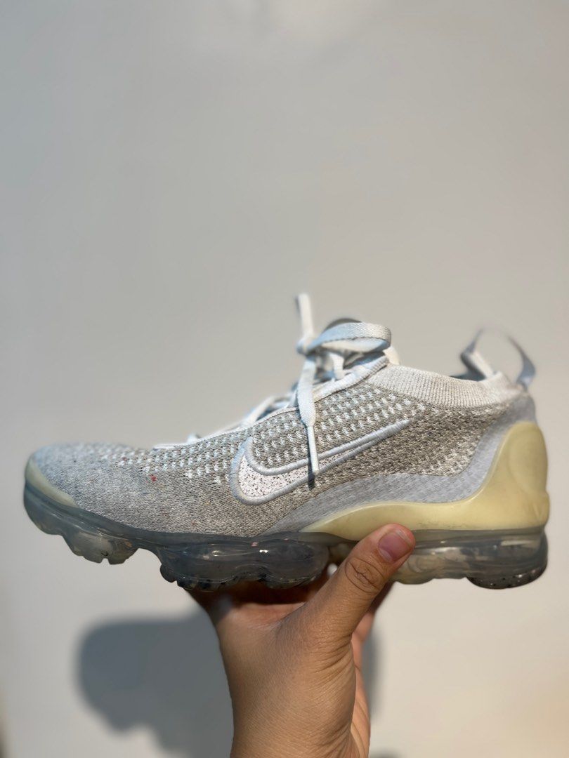 Nike Air VaporMax 2021 Flyknit (Category: Sneakers) located in Makati City. Submitted by kmllevargas (Listing ID 1386210443, Image 1). Description: Nike Air VaporMax 2021 Flyknit US 6.5 UK 4 23.5 cm.