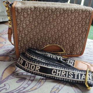 (Category: ) located in . Submitted by thriftpaduboekdisini (Listing ID 1386340161, Image 1). Description: .
