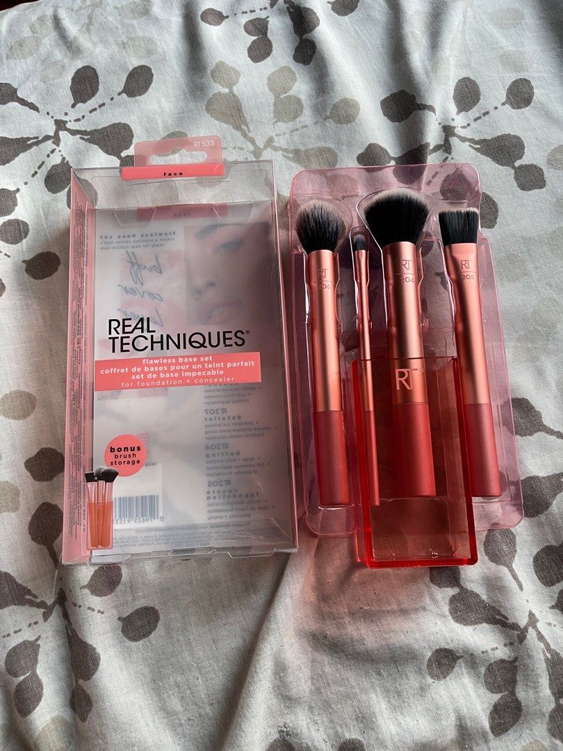 Real Techniques Base Set Brushes (Category: Makeup) located in Quezon City. Submitted by nyeli (Listing ID 1386298265, Image 1). Description: Almost new Complete set.