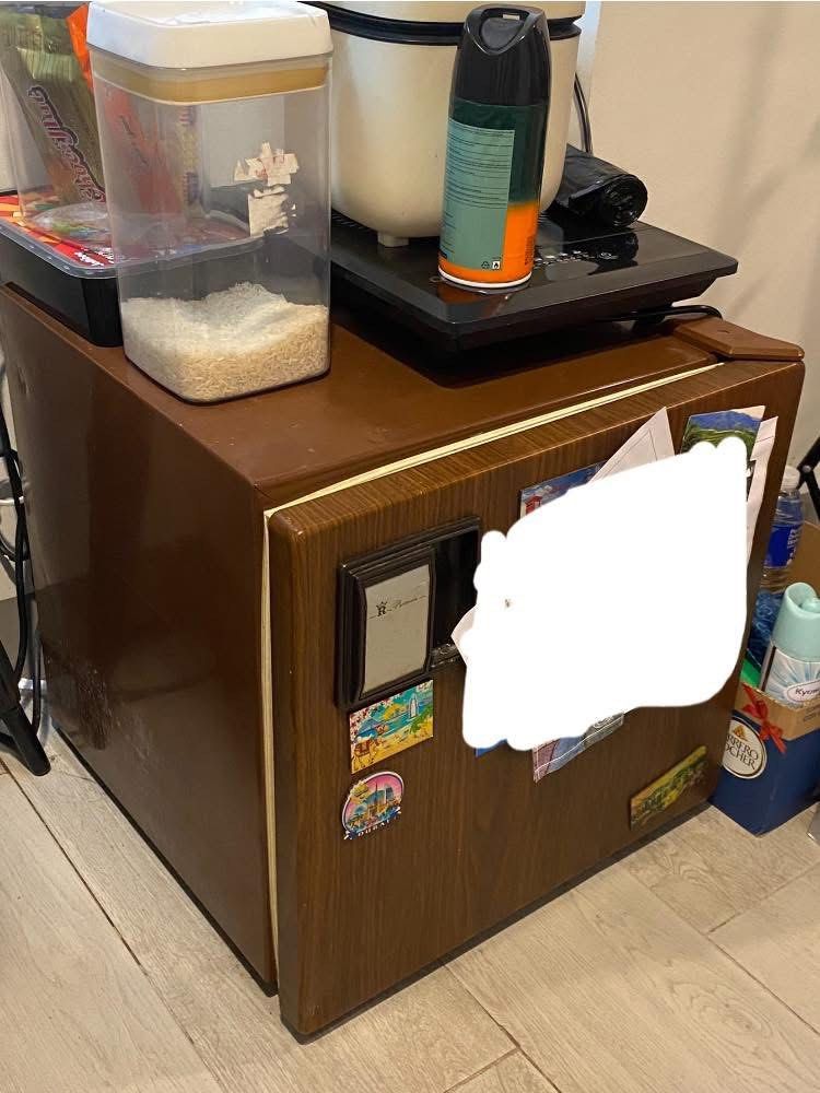 Refrigerator (Category: Refrigerators and Freezers) located in Marikina City. Submitted by roxanneorpiano (Listing ID 1386377609, Image 1). Description: HI RUSH SELLING PO, medyo negotiable pa Rfs. Moving out na po this week.