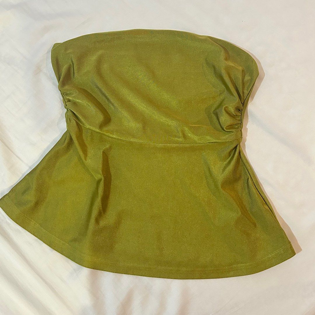 Shiny Green Tube Top (Category: Sleeveless) located in Quezon City. Submitted by usercdam (Listing ID 1386397193, Image 1). Description: .