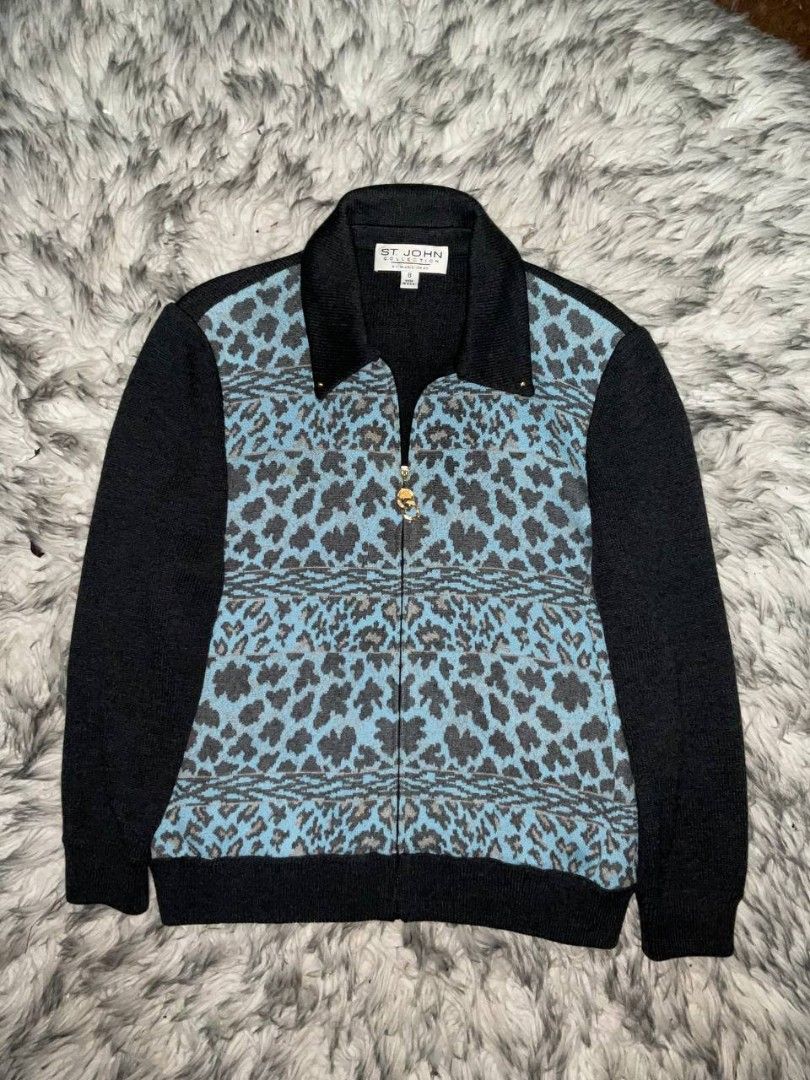 ST John by marie gray full zip knitted sweater (Category: Coats, Jackets and Outerwear) located in Manila. Submitted by geloreyes262956 (Listing ID 1386289991, Image 3). Description: St John by marie gray full zip sweater Price: 800 plus shipping •"Authentic" •Condition: 10/10 •Size: Small Measurements:📏 •L- 23 inches •W- 17 inches "Sure buyer only"⚠️ Mode of delivery:🚚 •J&T •Lalamove Meet up:🤝 ARANETA CUBAO "GATEWAY".