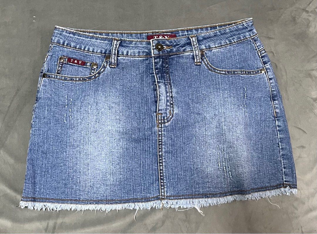 [T&Y] Light Washed Denim Skirt (Category: Skirts) located in Manila. Submitted by dunksduck175358 (Listing ID 1386310557, Image 1). Description: Never been worn. Location: Pampanga / Makati Shipping: Buyer shoulders fee (J&T Express only if provincial; Grab Express/Lalamove/etc. if within Metro Manila) .