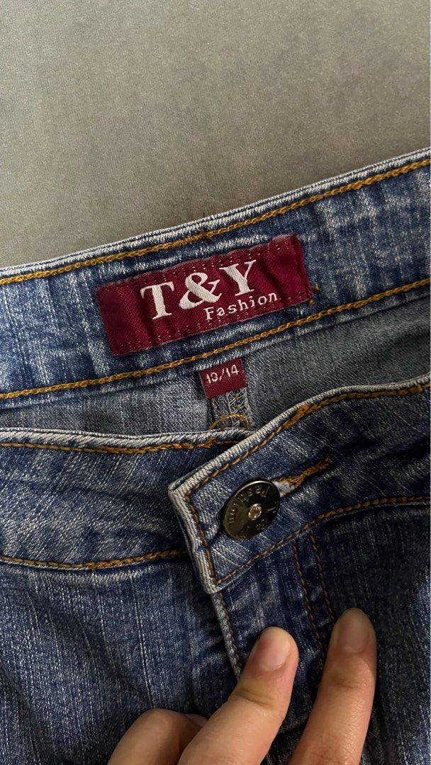 [T&Y] Light Washed Denim Skirt (Category: Skirts) located in Manila. Submitted by dunksduck175358 (Listing ID 1386310557, Image 3). Description: Never been worn. Location: Pampanga / Makati Shipping: Buyer shoulders fee (J&T Express only if provincial; Grab Express/Lalamove/etc. if within Metro Manila) .