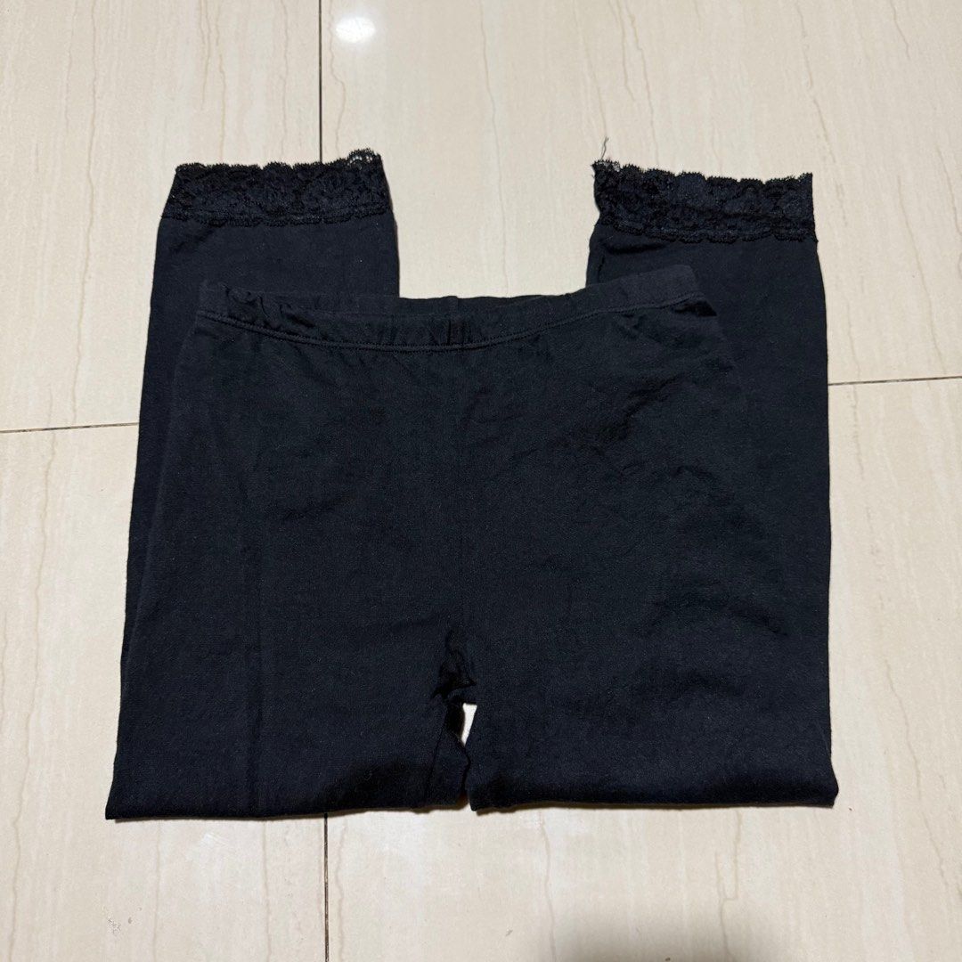 UNIQLO Black Leggings M (Category: Other Bottoms) located in Manila. Submitted by ai.declutters (Listing ID 1386227706, Image 3). Description: .