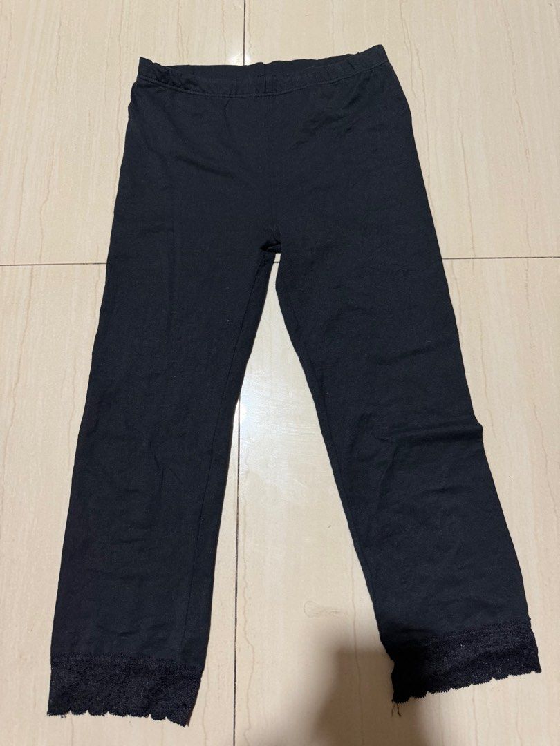 UNIQLO Black Leggings M (Category: Other Bottoms) located in Manila. Submitted by ai.declutters (Listing ID 1386227706, Image 2). Description: .