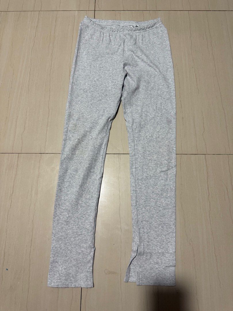 UNIQLO Gray Leggings (L) (Category: Other Bottoms) located in Manila. Submitted by ai.declutters (Listing ID 1386226335, Image 2). Description: .