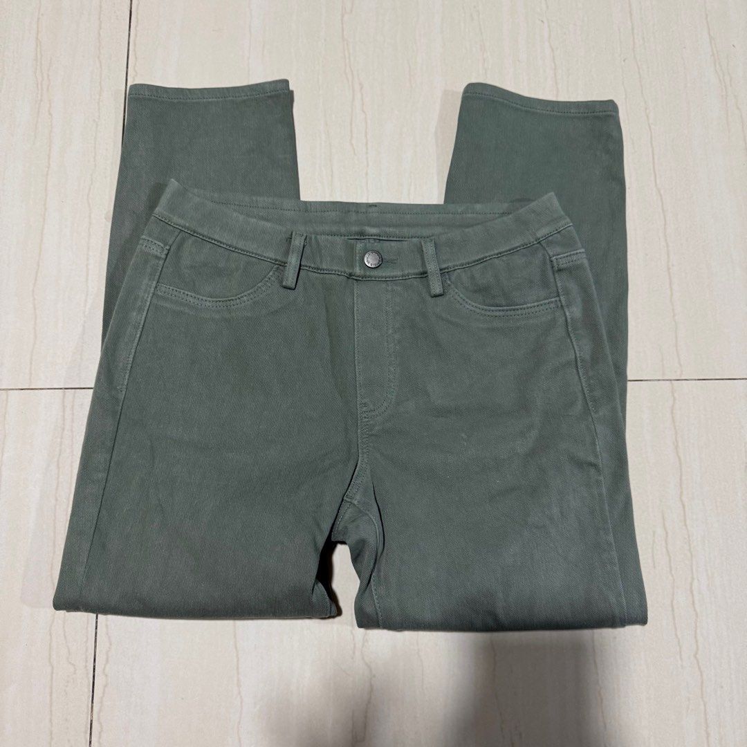 UNIQLO Jeggings M (Category: Jeans) located in Manila. Submitted by ai.declutters (Listing ID 1386236159, Image 3). Description: .