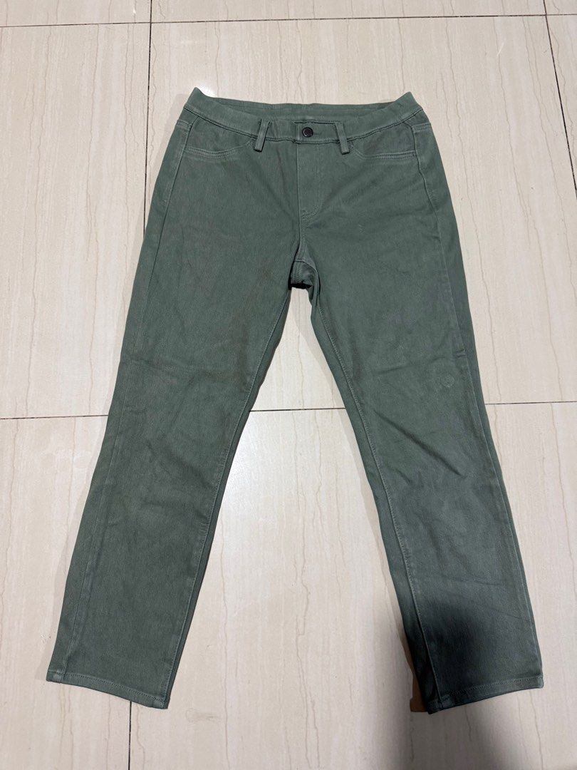 UNIQLO Jeggings M (Category: Jeans) located in Manila. Submitted by ai.declutters (Listing ID 1386236159, Image 2). Description: .