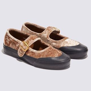 (Category: ) located in . Submitted by cottiespreloved (Listing ID 1386315959, Image 1). Description: .