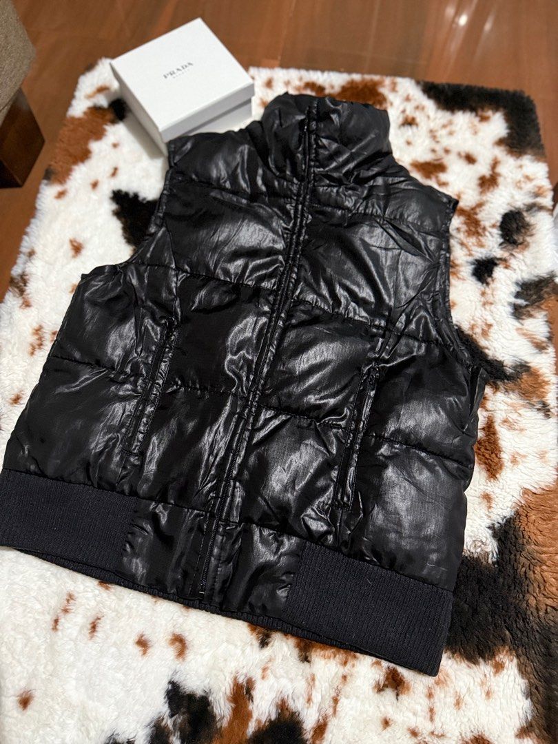 Vest leather (Category: Coats, Jackets and Outerwear) located in Davao. Submitted by queeniemon (Listing ID 1386286663, Image 1). Description: .