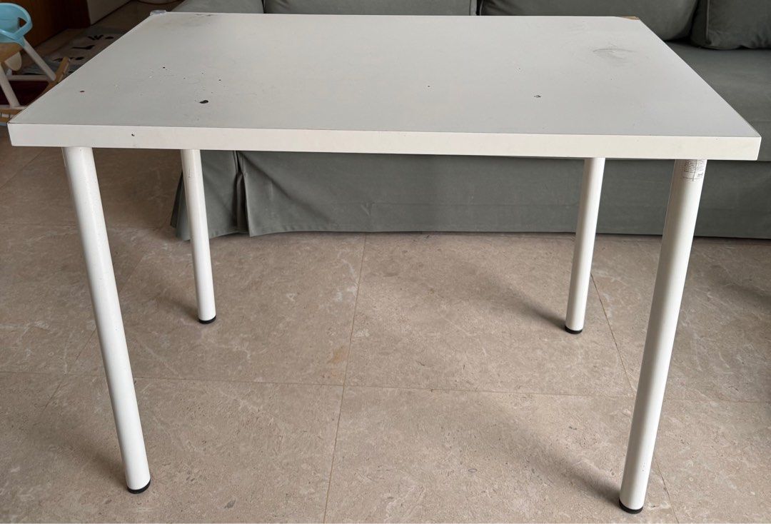 White Square Table (Category: Tables & Sets) located in Singapore. Submitted by samitrane (Listing ID 1386213964, Image 2). Description: Well used , minor scratches. Not for fussy buyer . Cm 100 * 60 * ht 70 .