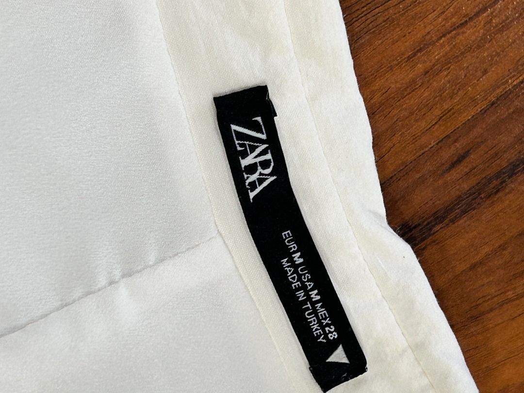 ZARA Ecru Linen Blend Mini Dress (Category: Dresses) located in Quezon City. Submitted by martits (Listing ID 1386266572, Image 3). Description: Minimalist white collared mini dress with ruched front tie detail that you can style in different ways. Perfect for summer outings or casual brunch dates. Style with sneakers for day wear, or with heels and a clutch for night events..