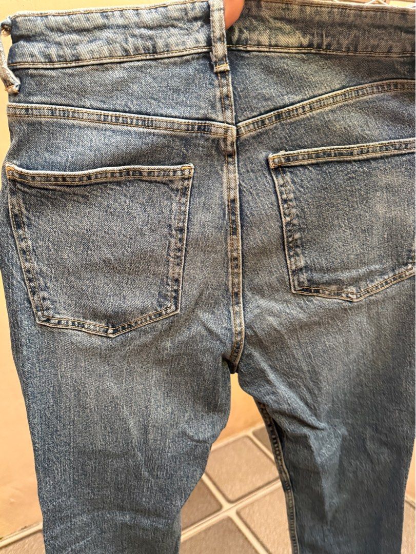 Zara High-Waist Jeans - Large (Category: Jeans) located in Mandaluyong City. Submitted by mayancristobal (Listing ID 1386261595, Image 3). Description: Bought this for PHP 2,800 Only used twice.