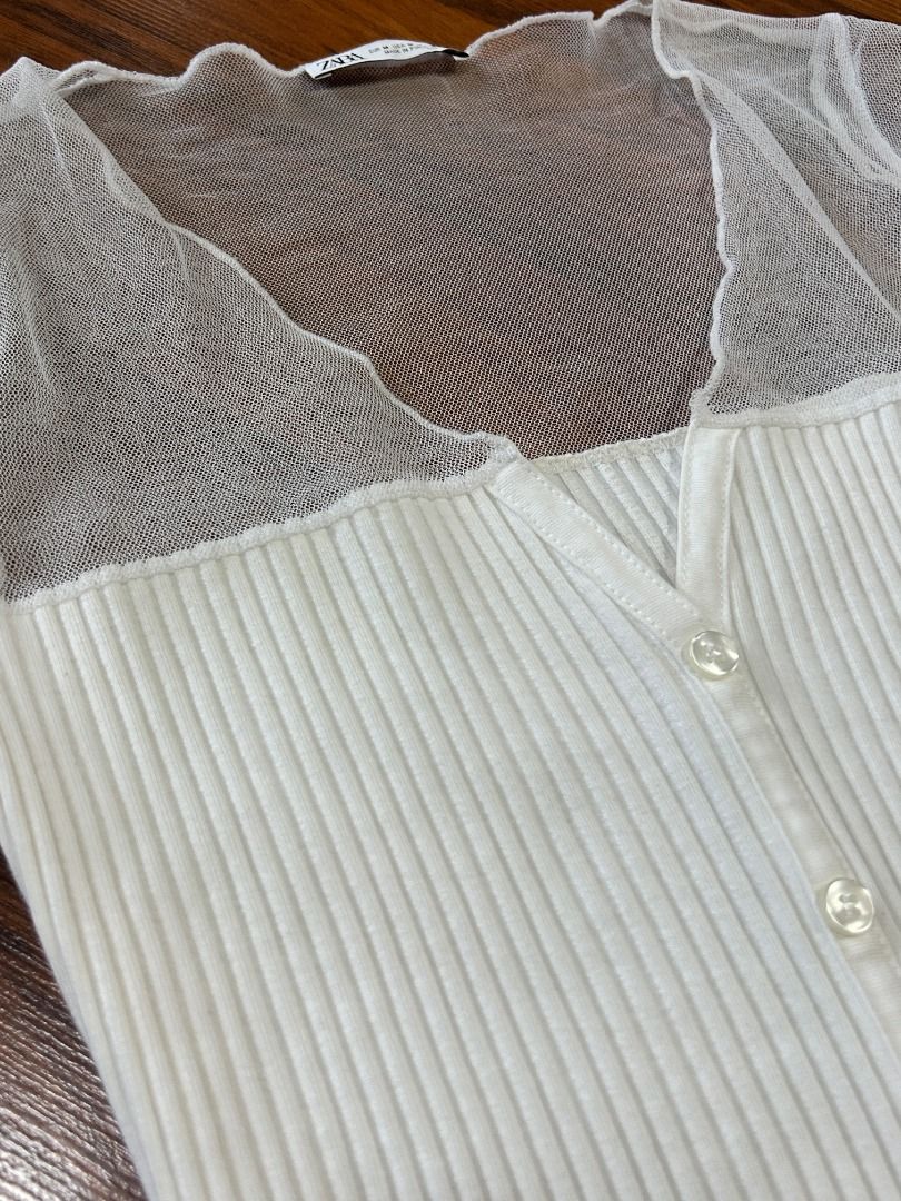 ZARA White Mesh & Ribbed Knit Crop (Category: Others Tops) located in Quezon City. Submitted by martits (Listing ID 1386265169, Image 3). Description: Trendy cropped white cardigan with ribbed knit body and sheer mesh sleeves. Button-front closure for versatile styling. Layer over camis, dresses, or style buttoned-up with high-waist jeans. Never used, cut tag and washed only.