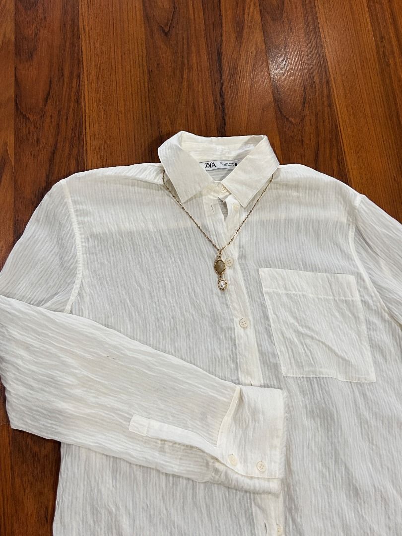 ZARA White Sheer Long Sleeve Button Down (Category: Blouses) located in Quezon City. Submitted by martits (Listing ID 1386276374, Image 1). Description: Used only once! Size small but oversized, can fit M as well! Super high quality fabric, kahit manipis, mukhang mamahalin Lightweight sheer white button-down shirt with chest pocket. Ideal for layering over camis or swimwear. Wear as a beach cover-up, or style with tailored pants for an airy offic