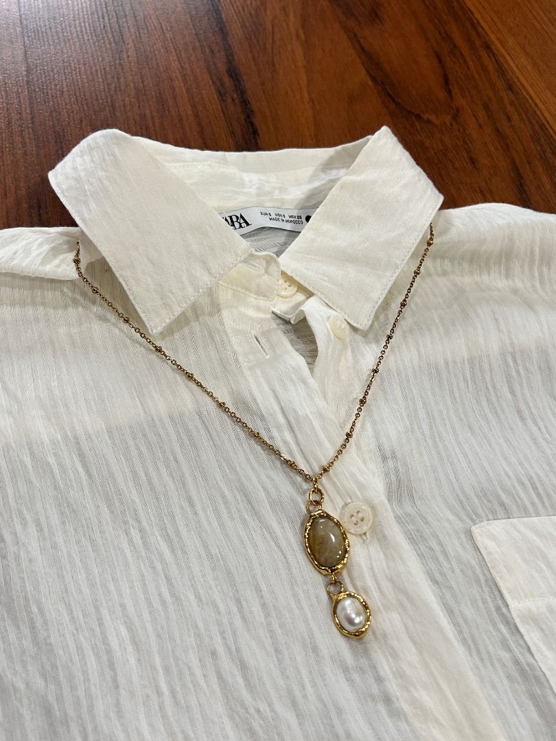 ZARA White Sheer Long Sleeve Button Down (Category: Blouses) located in Quezon City. Submitted by martits (Listing ID 1386276374, Image 3). Description: Used only once! Size small but oversized, can fit M as well! Super high quality fabric, kahit manipis, mukhang mamahalin Lightweight sheer white button-down shirt with chest pocket. Ideal for layering over camis or swimwear. Wear as a beach cover-up, or style with tailored pants for an airy offic
