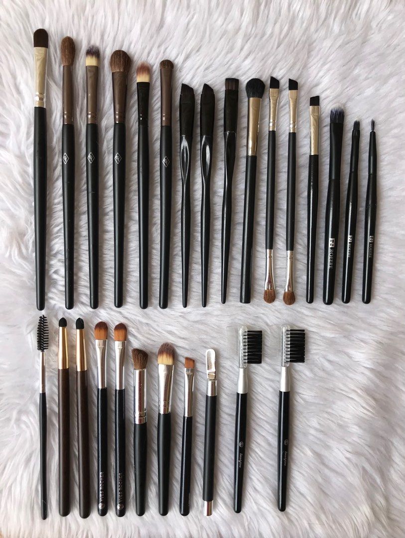 49pcs Make Up Brush Set (Category: Makeup) located in Quezon City. Submitted by beautynglamph (Listing ID 1386447174, Image 3). Description: Available 49pcs make up brush set💖 The ultimate makeup brush collection! ✨” Available ready to ship ‼️ Yes to sameday delivery 🛵 Location: Project 4 Cubao Qc 📍 (B).