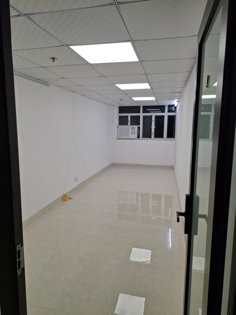 駱駝漆工作室。勁近地鐵站。只有一間。64076921563907110