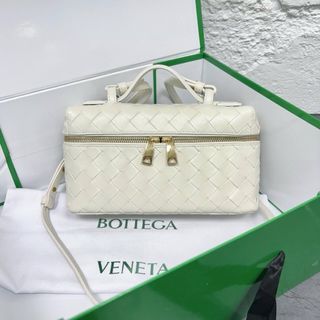 (Category: ) located in . Submitted by millenlavish_outlet (Listing ID 1386527142, Image 1). Description: .