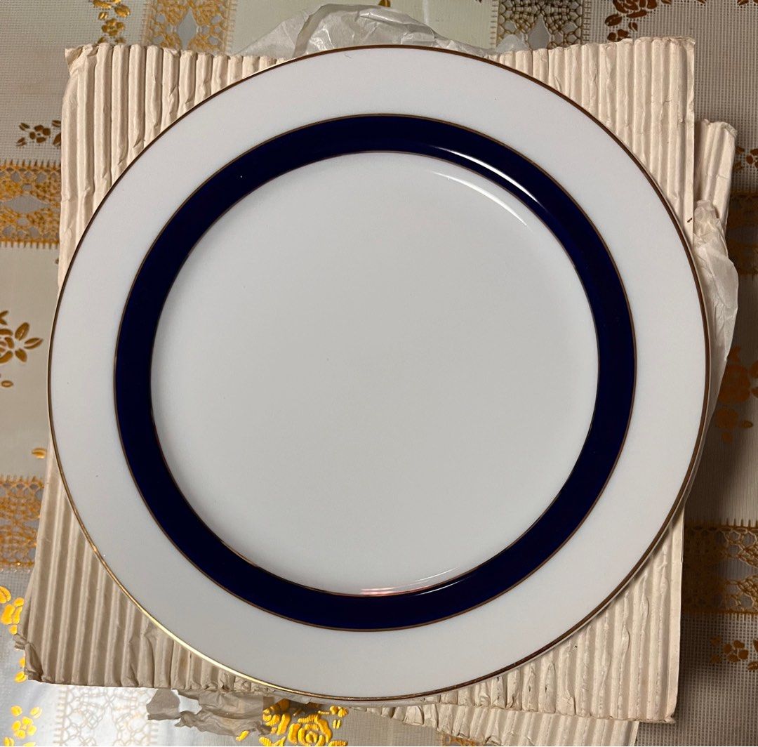 Adam & Eve Tachikichi Plates - 5 pcs. (Category: Dinnerware & Cutlery) located in Malabon City. Submitted by twinklevir (Listing ID 1386422335, Image 1). Description: 5 pcs. adam & Eve Tachikichi Plates With Box Brand new Size - 7 1/2 inches The plate in the image features a white base with a prominent dark blue band and a thin gold rim.
