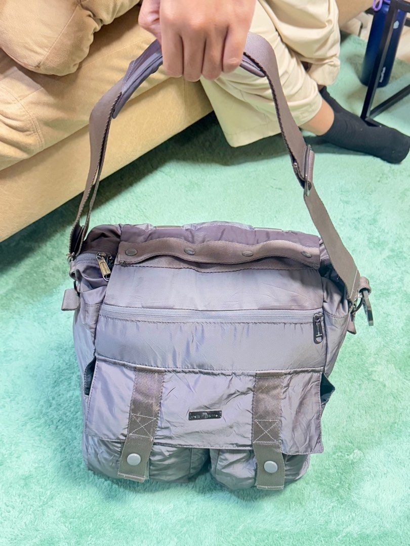 Adidas Two way travel bag (Category: Luxury Bags & Wallets) located in Taytay. Submitted by paulinesrlonlineshop17 (Listing ID 1386523062, Image 3). Description: No issue Two way travel bag Loc: taytay rizal.