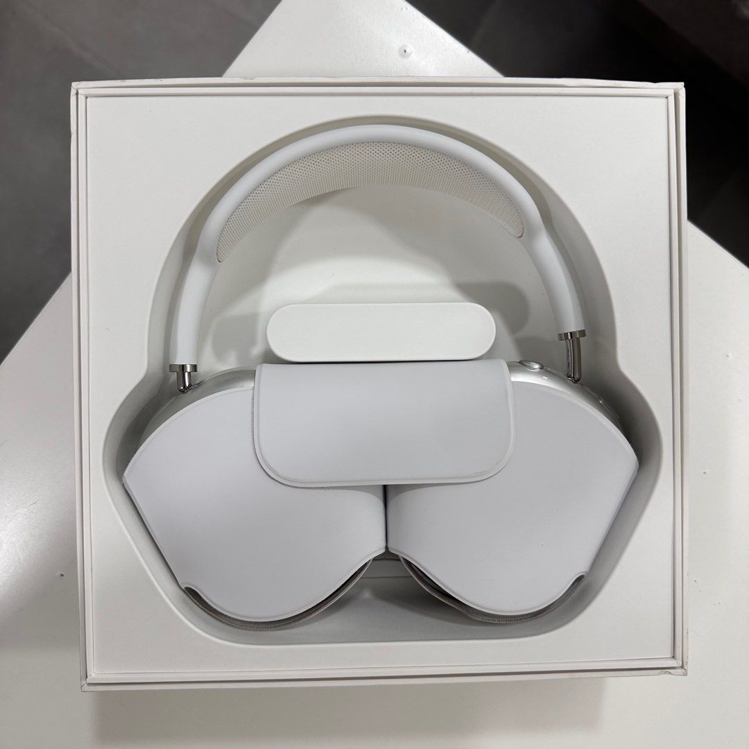 Airpods Max (Lightning) (Category: Headphones & Headsets) located in Calamba. Submitted by alyssuhks (Listing ID 1386561125, Image 3). Description: Used twice only Bought from Powermac Festival Mall With Box, original Lightning Cord & Case RFS: Nakatambak lang since i use the airpods pro more.
