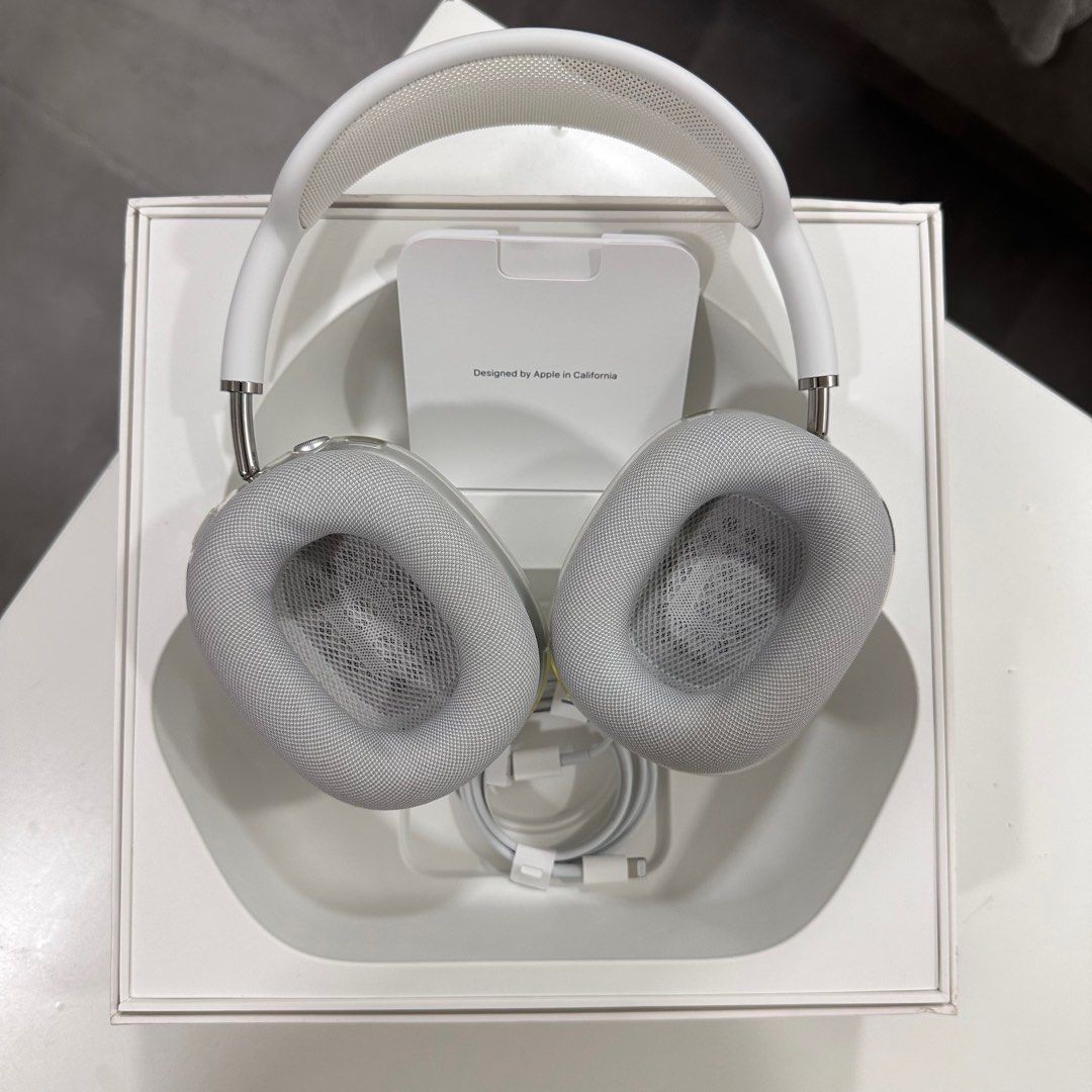 Airpods Max (Lightning) (Category: Headphones & Headsets) located in Calamba. Submitted by alyssuhks (Listing ID 1386561125, Image 2). Description: Used twice only Bought from Powermac Festival Mall With Box, original Lightning Cord & Case RFS: Nakatambak lang since i use the airpods pro more.