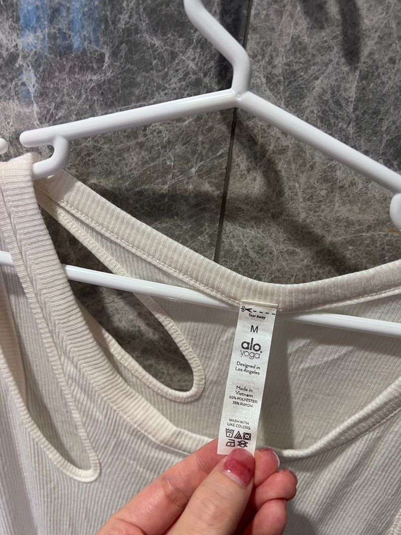 Alo White top (Category: Activewear) located in Singapore. Submitted by 888msn (Listing ID 1386465114, Image 2). Description: Size M Only pick up Wear 2 times.