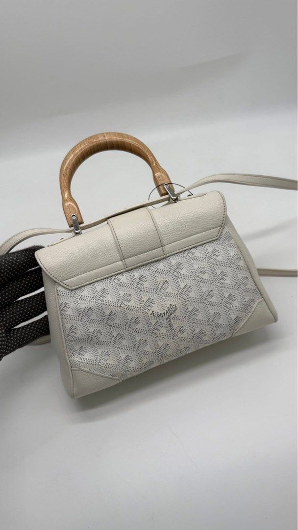 Authentic Goyard Saigon White 2 way bag (Category: Luxury Bags & Wallets) located in Quezon City. Submitted by jhaediah (Listing ID 1386587407, Image 3). Description: Goyard saigon white no flaw in good condition with dustbag! .