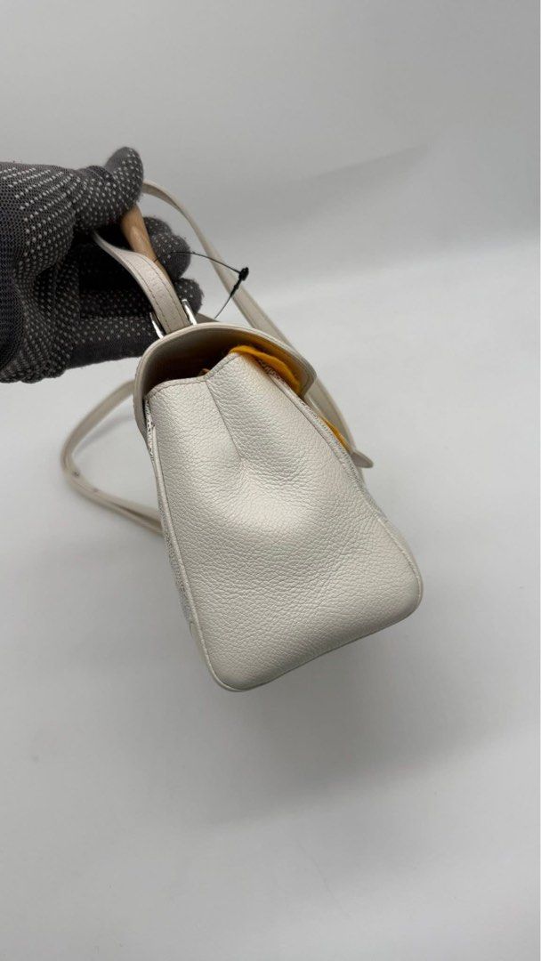 Authentic Goyard Saigon White 2 way bag (Category: Luxury Bags & Wallets) located in Quezon City. Submitted by jhaediah (Listing ID 1386587407, Image 2). Description: Goyard saigon white no flaw in good condition with dustbag! .