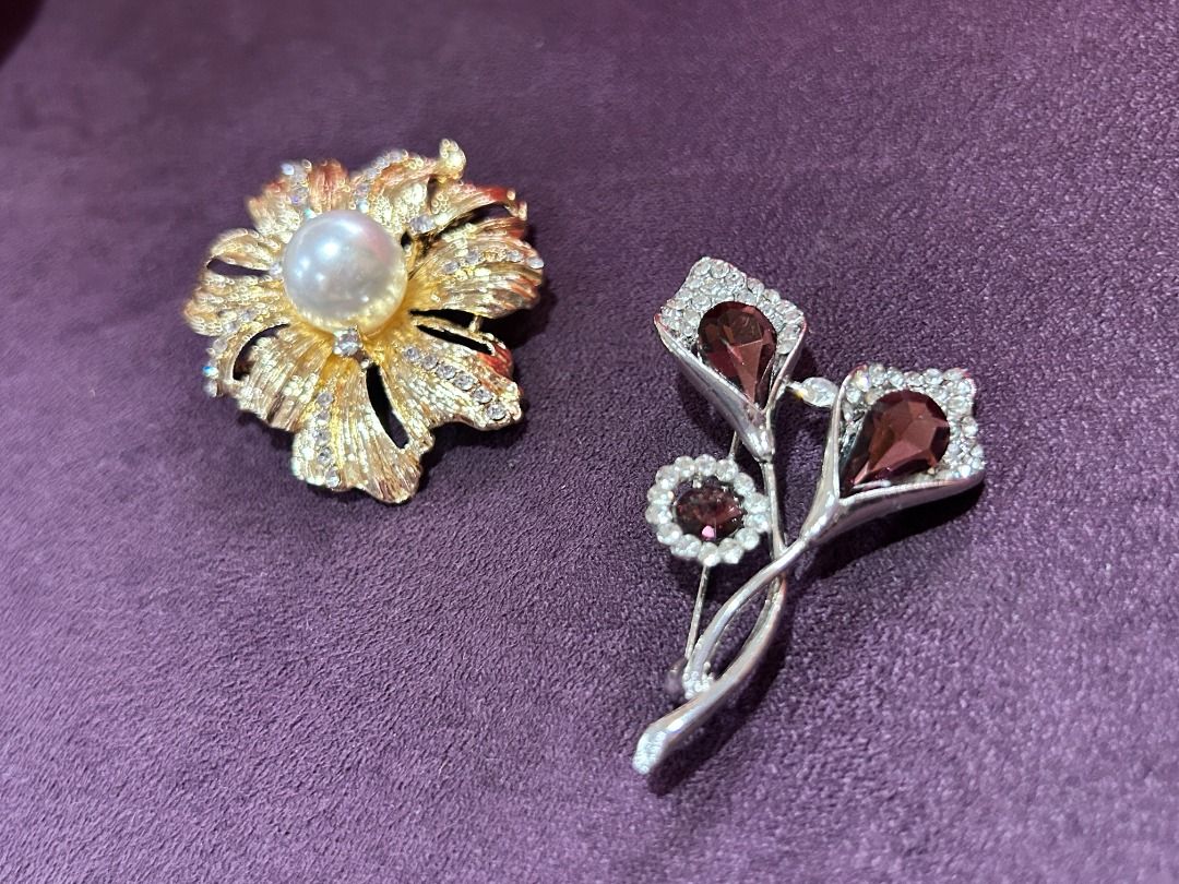B1T1 Brooches! (Category: Brooches) located in Quezon City. Submitted by martits (Listing ID 1386471624, Image 1). Description: Take both for the price of one! Gold-Petal Flower Brooch with Faux Pearl Center Silver-Toned Crystal Flower Brooch Clip on hats, blazers, gowns, tote bags, or use to fasten shawls for a playful statement..