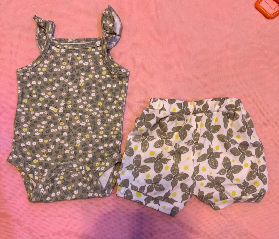 Baby set onsie short 0-3 (Category: Babies & Kids Fashion) located in Malabon City. Submitted by micachuu (Listing ID 1386518797, Image 1). Description: Onesie and short Like new 0-3.