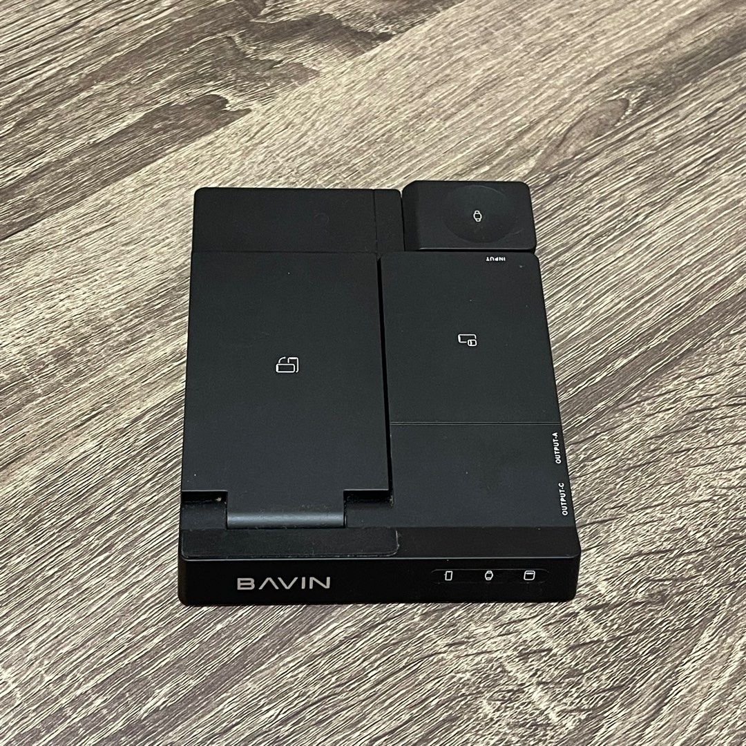 Bavin Portable 6 in 1 Docking Charger Station (Category: Chargers & Cables) located in Iligan City. Submitted by essells (Listing ID 1386401260, Image 2). Description: Bought from the orange app for 1599 and selling for 500 only. RFS: Selling to upgrade.